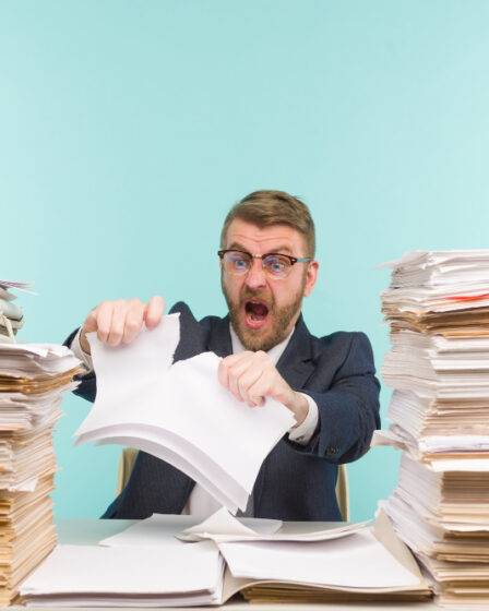 Como a destruição segura de documentos protege seu negócio de fraudes?