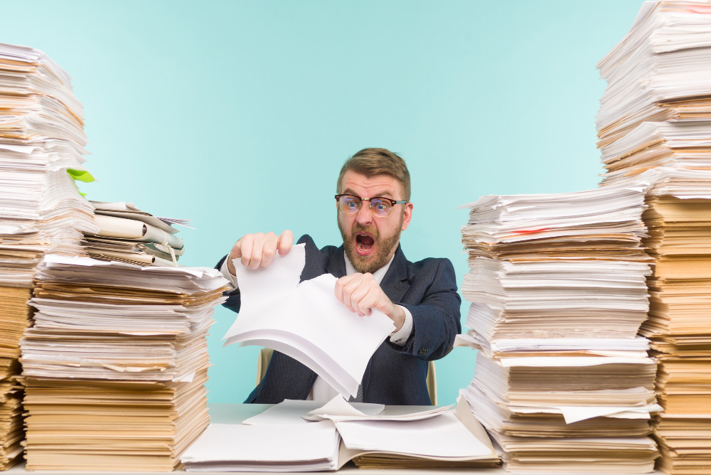 Como a destruição segura de documentos protege seu negócio de fraudes?